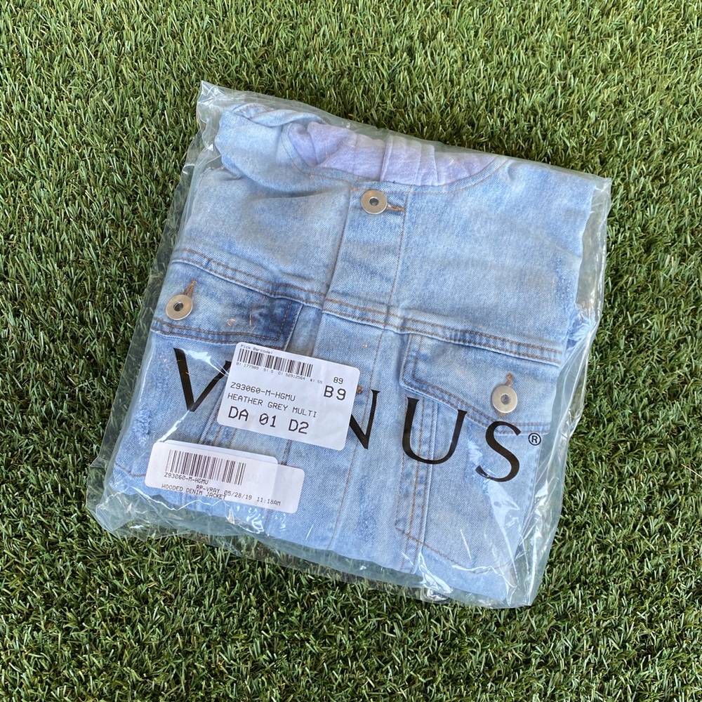 Distressed crop jean jacket - Picture 10 of 12
